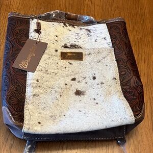 Wrangler backpack with adjustable straps